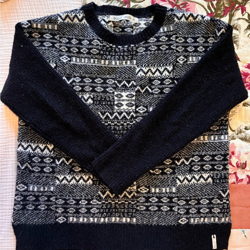Women’s Black and White Patterned Sweater